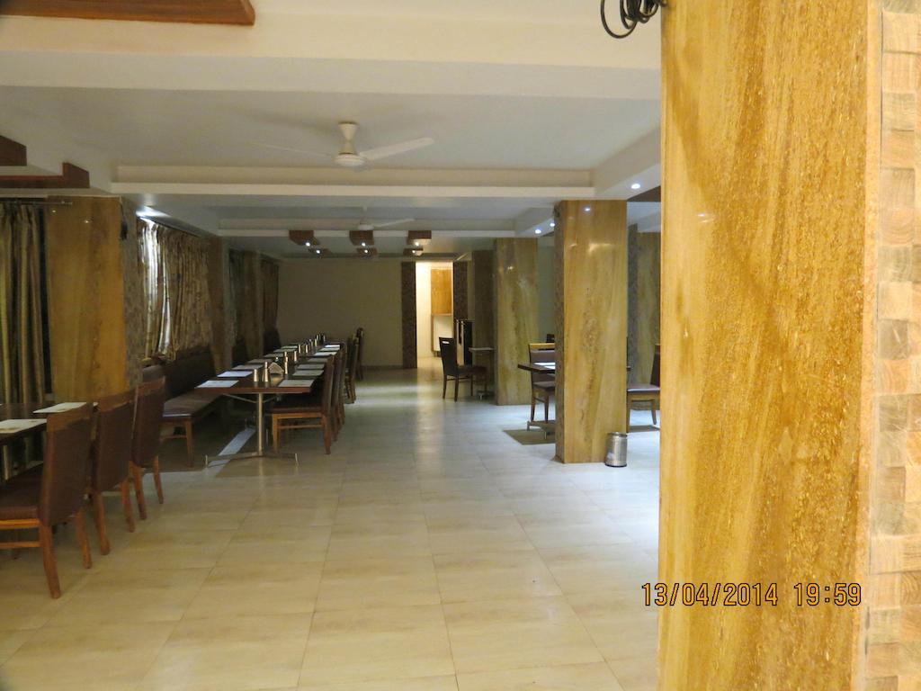Hotel Sunny Classic ماهاباليشوار المظهر الخارجي الصورة