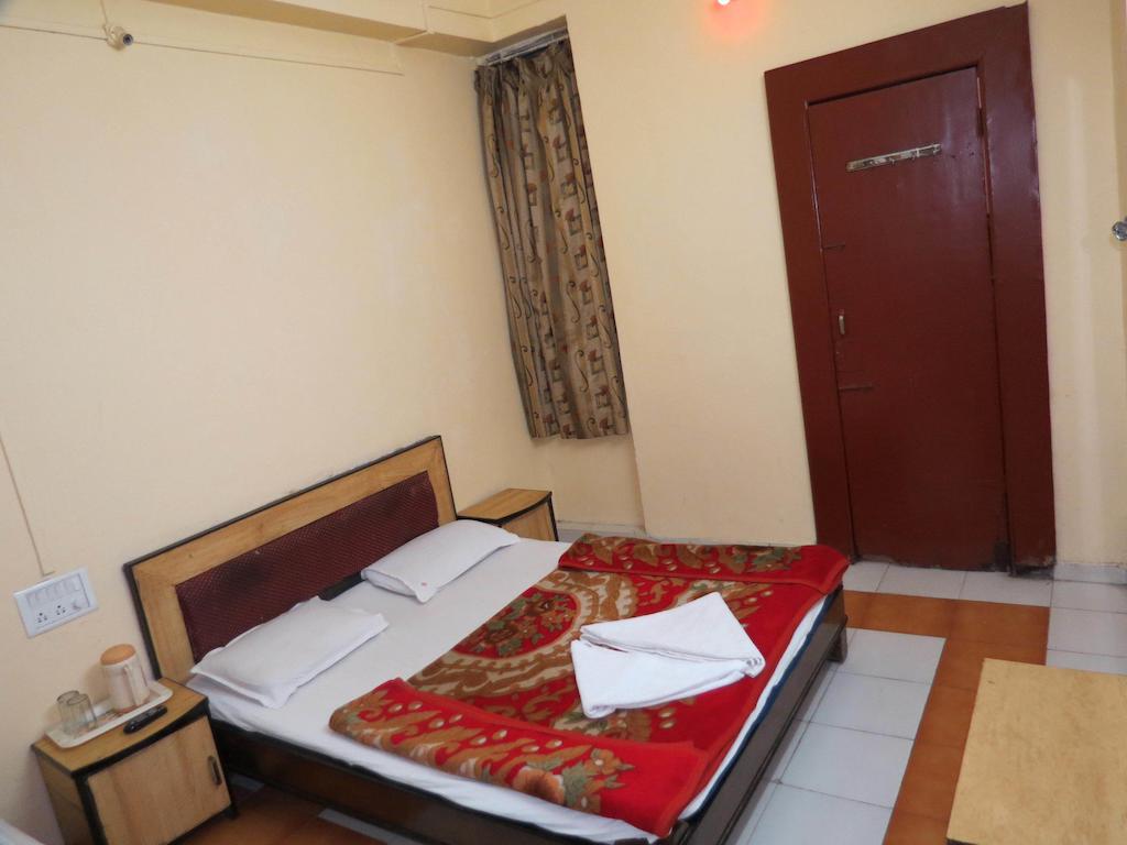 Hotel Sunny Classic ماهاباليشوار المظهر الخارجي الصورة