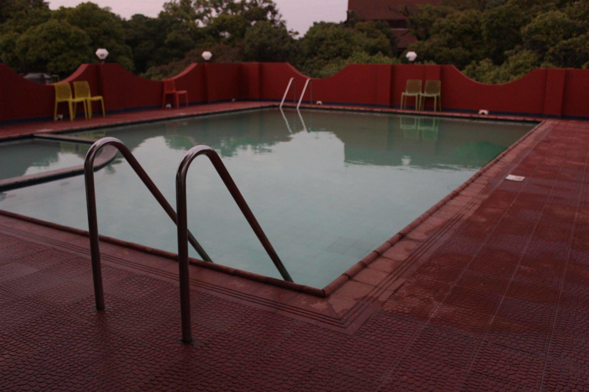 Hotel Sunny Classic ماهاباليشوار المظهر الخارجي الصورة